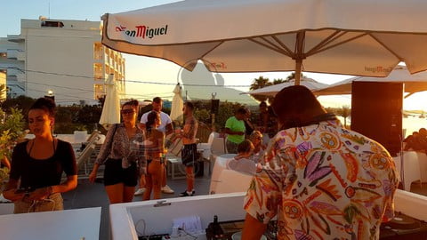 Building A DJ Set – How To Record And Promote Your First Mix