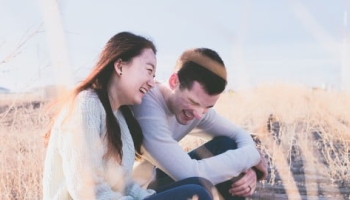 First Timers Guide to Approach A Girl – Basic Do’s & Don’ts