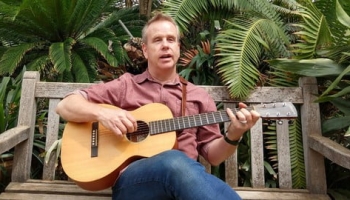 Learn 4 Chords: beginner guitar lessons, start playing songs